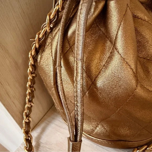 Vintage I Magnin Gold Quilted Drawstring cross body Chain Strap and tassels - Picture 8 of 15